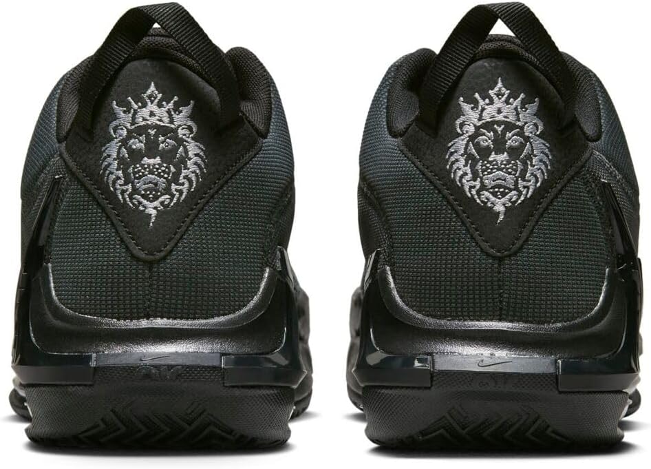 Black Basketball Shoes Y664591