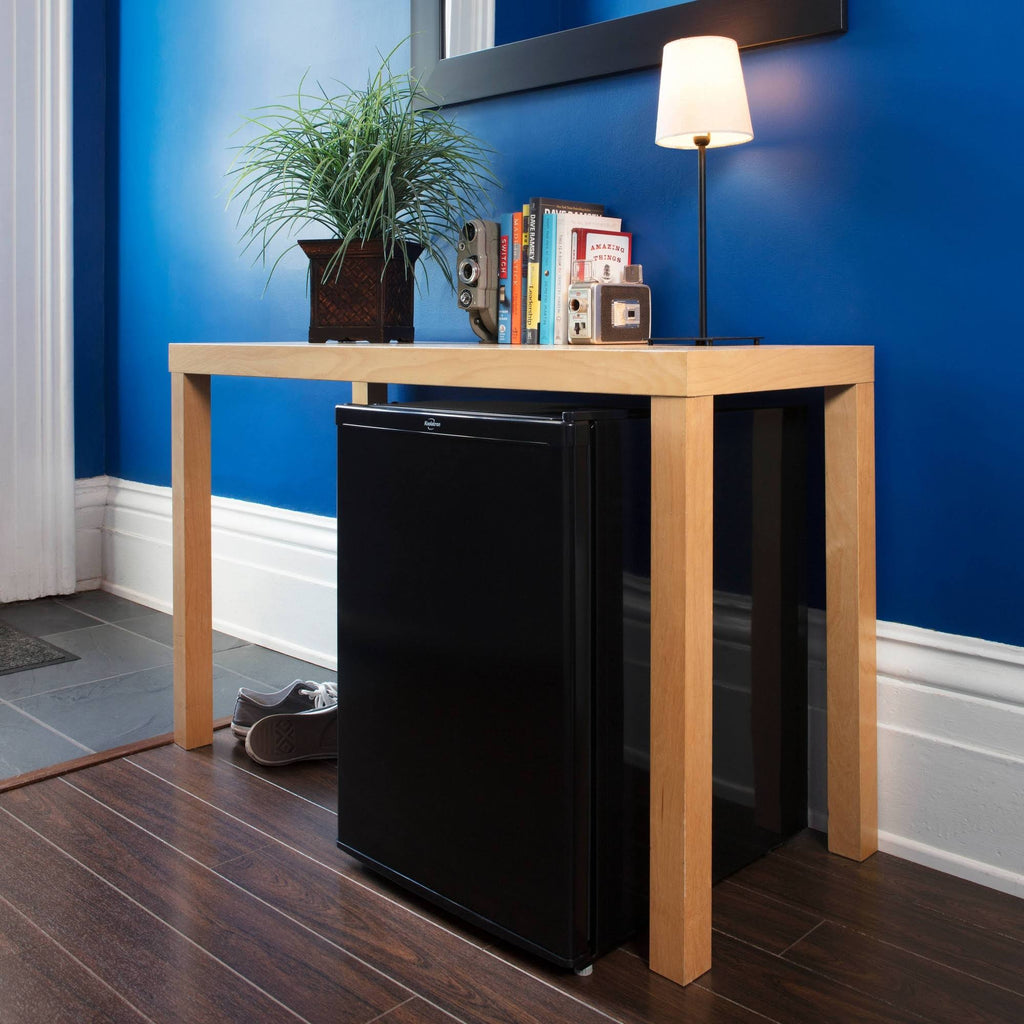 Compact Refrigerator D385