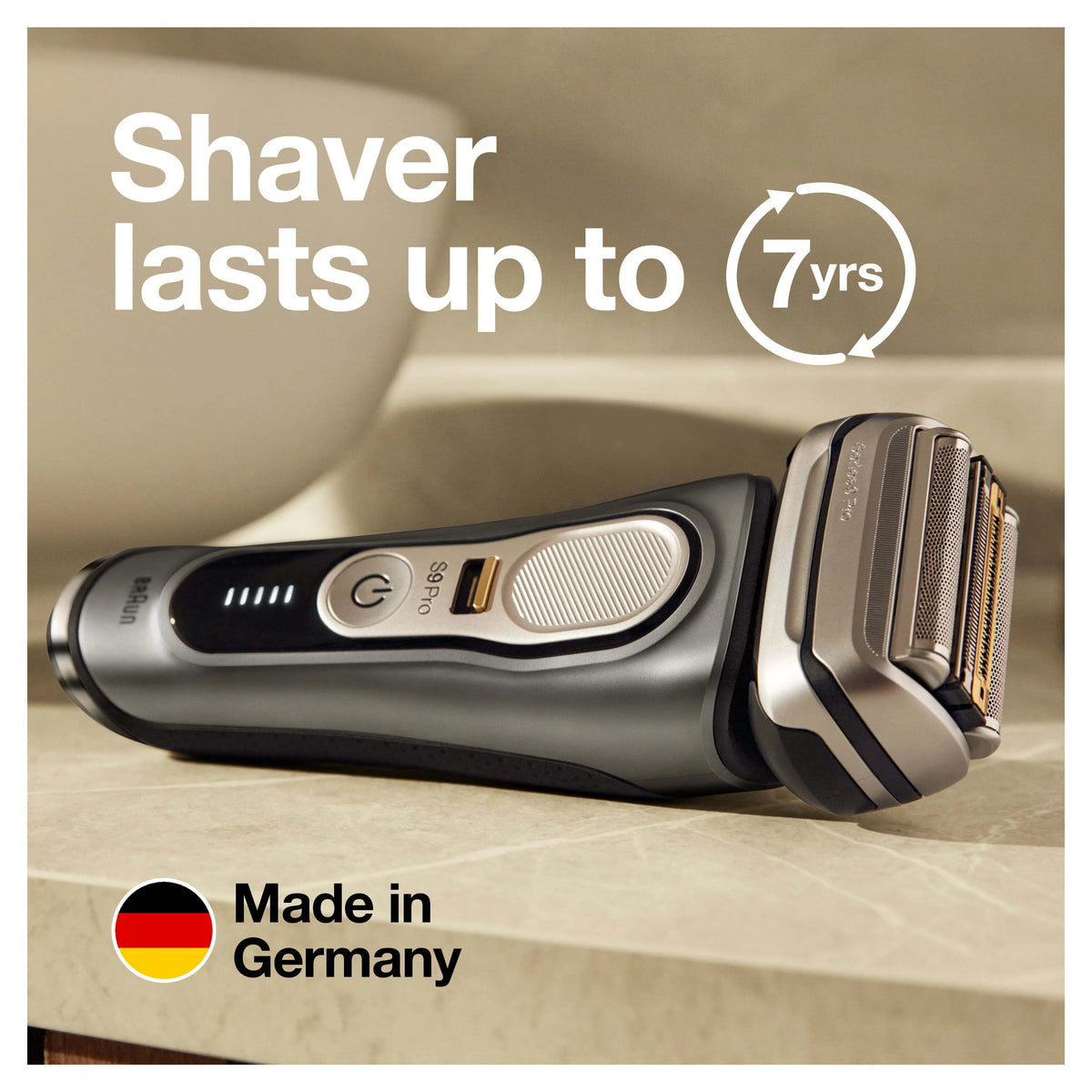 Rechargeable Wet Dry Electric Shaver with Clean Station L703605